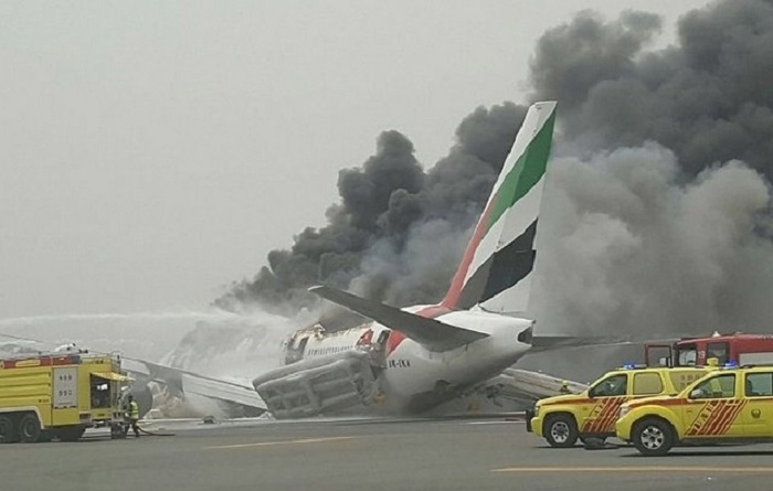 Plane catches fire during landing at Dubai airport - VIDEO